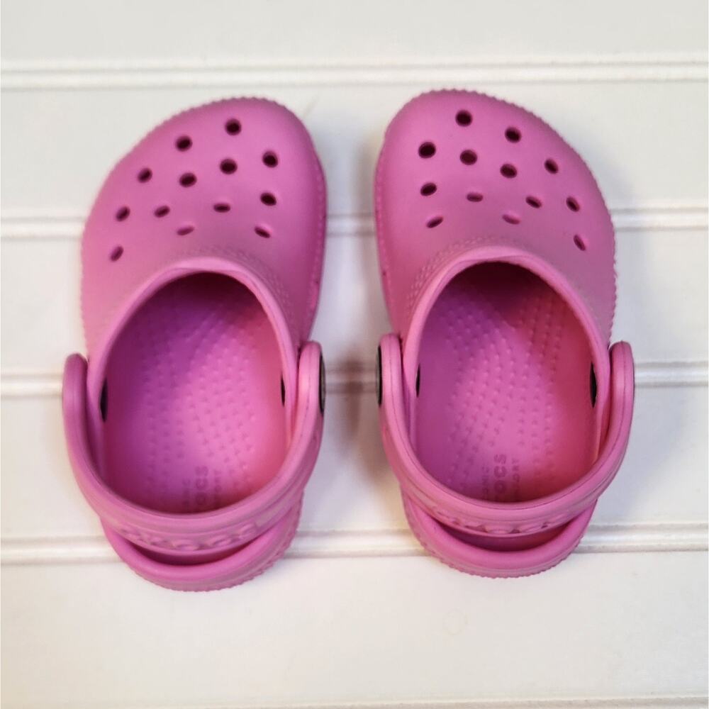Crocs Kids Classic Pink Clogs Sandals Size 5 Infant/Toddler - Picture 2 of 10